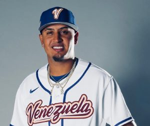Keider Montero foto con uniforme team Venezuela WBC