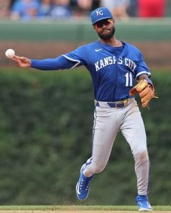 maikel garcia lanzando la pelota